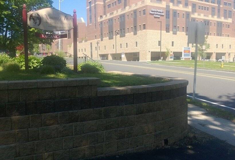 هتل Naomi's Inn Bed & Breakfast