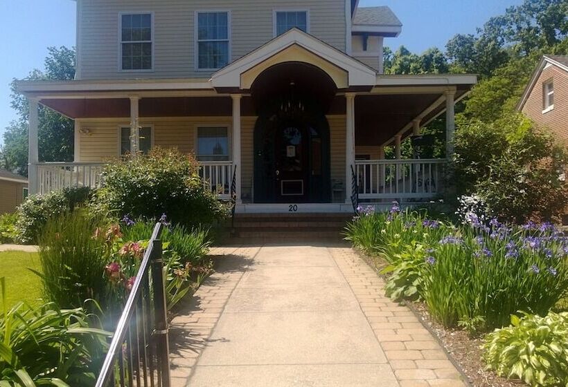 هتل Naomi's Inn Bed & Breakfast