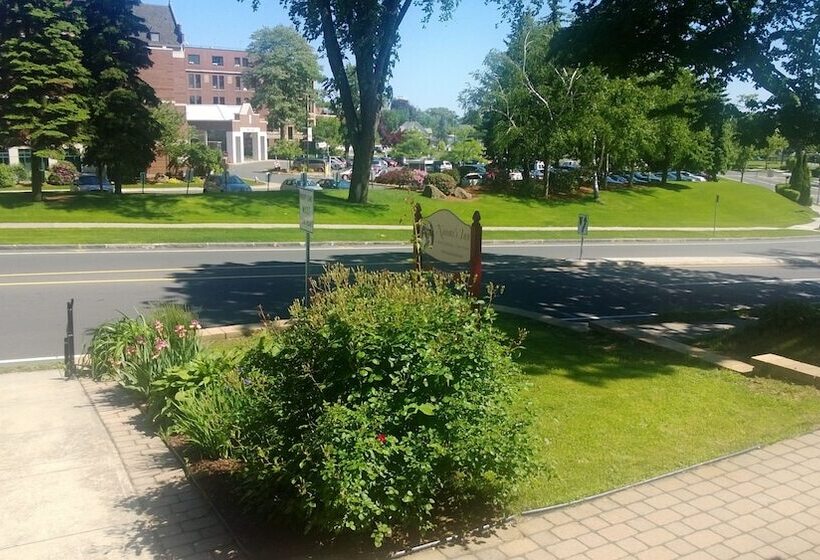 בית מלון כפרי Naomi's Inn Bed & Breakfast