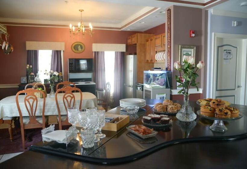 هتل Naomi's Inn Bed & Breakfast