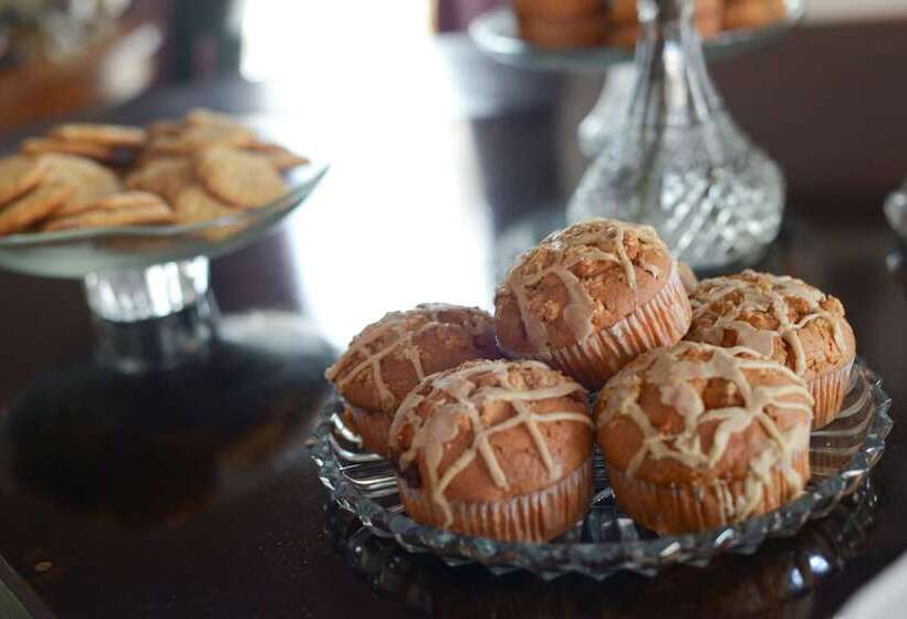 هتل Naomi's Inn Bed & Breakfast