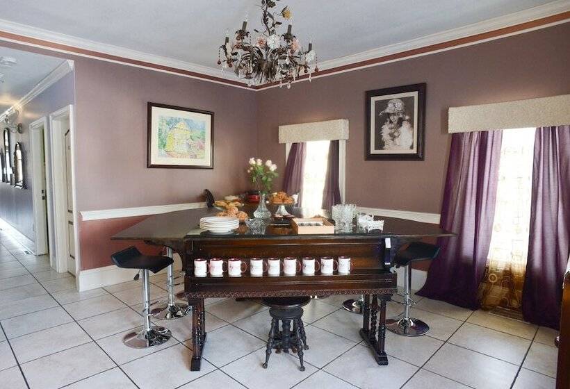 هتل Naomi's Inn Bed & Breakfast