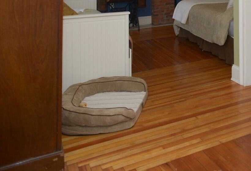 هتل Naomi's Inn Bed & Breakfast