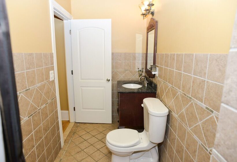 هتل Naomi's Inn Bed & Breakfast