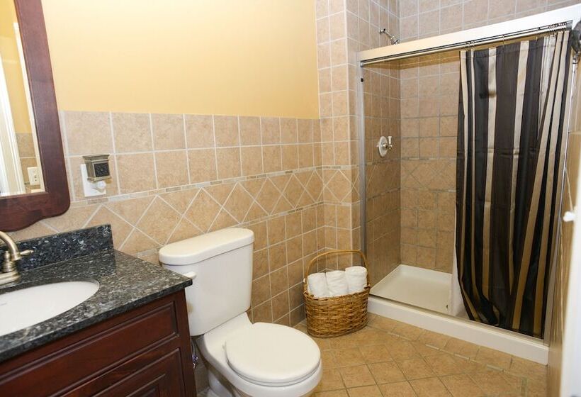 هتل Naomi's Inn Bed & Breakfast