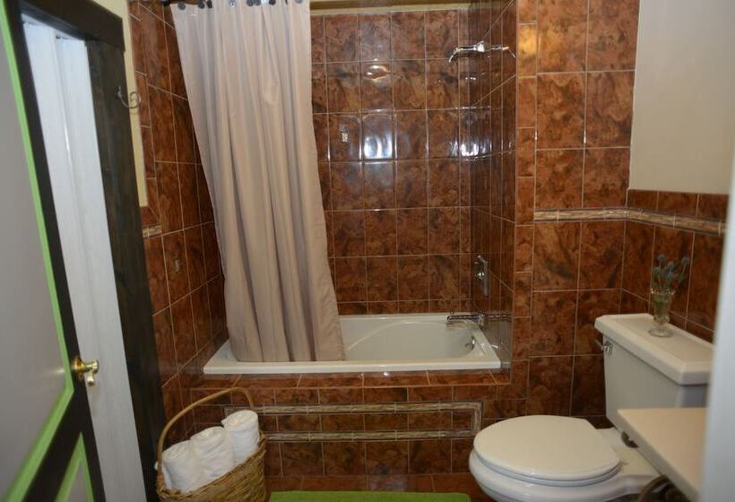 هتل Naomi's Inn Bed & Breakfast