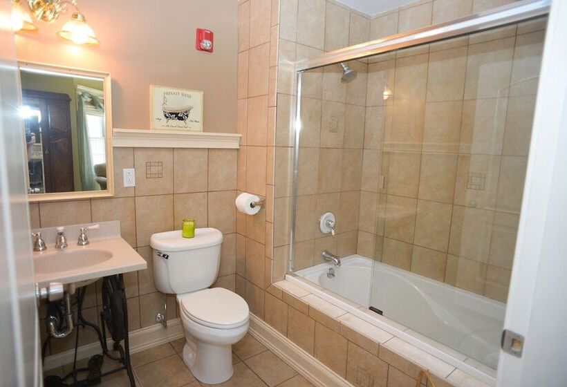 בית מלון כפרי Naomi's Inn Bed & Breakfast