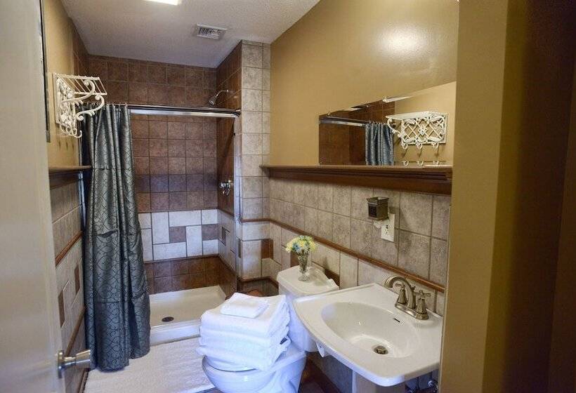 هتل Naomi's Inn Bed & Breakfast