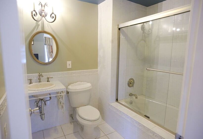 هتل Naomi's Inn Bed & Breakfast