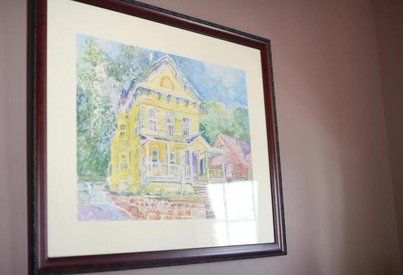 בית מלון כפרי Naomi's Inn Bed & Breakfast