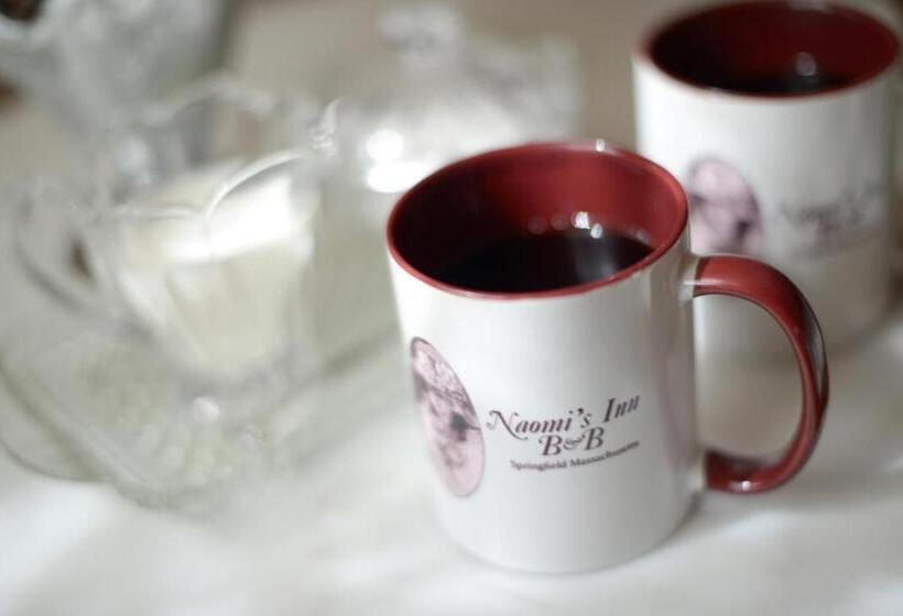 هتل Naomi's Inn Bed & Breakfast