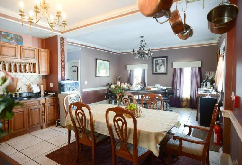 هتل Naomi's Inn Bed & Breakfast