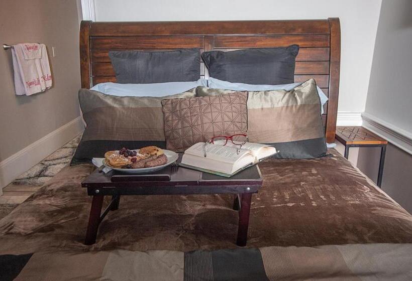 هتل Naomi's Inn Bed & Breakfast