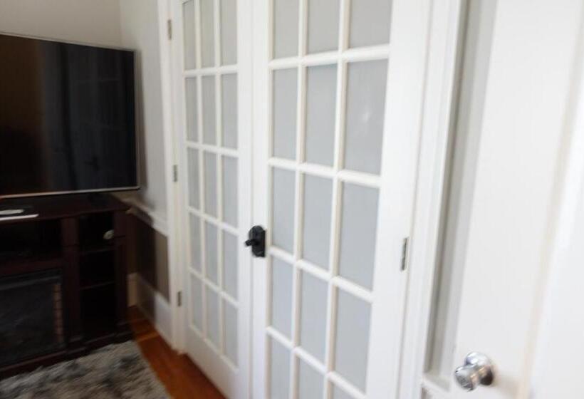 בית מלון כפרי Naomi's Inn Bed & Breakfast