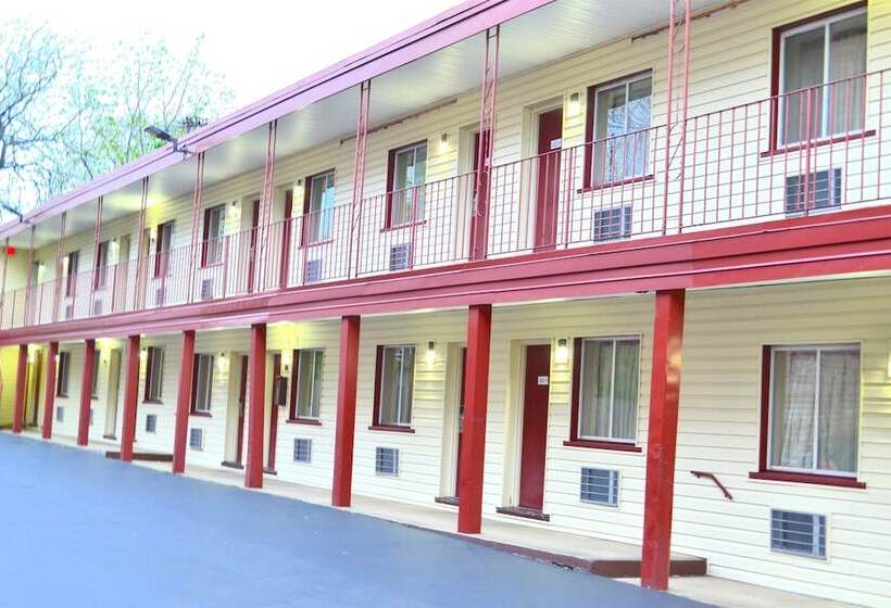 בית מלון כפרי Passport Inn   By The Falls Ny