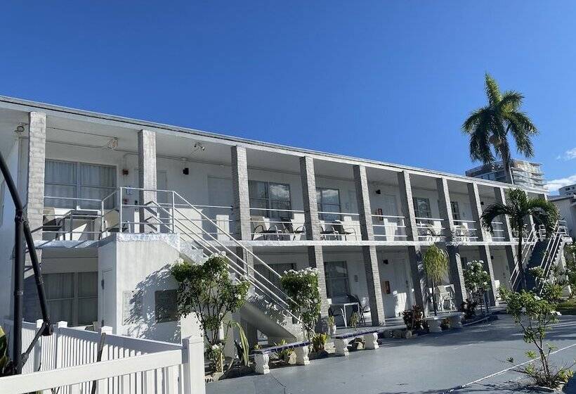 Отель Pelican By The Sea