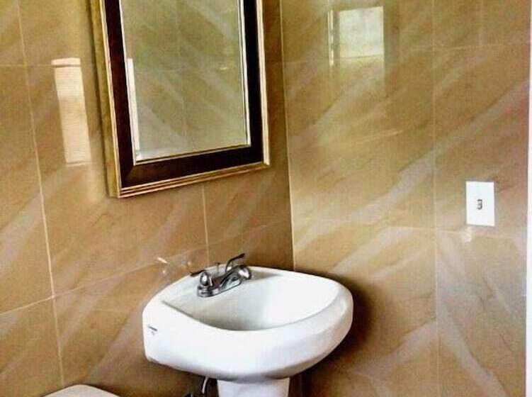 Отель Pelican By The Sea