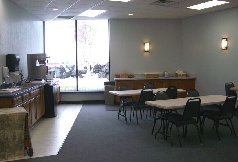 فندق Quail's Nest Inn & Suites