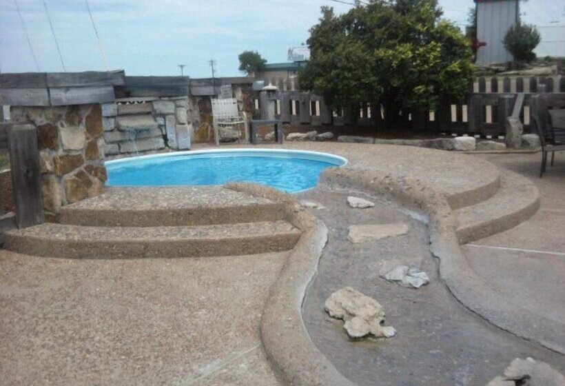 فندق Quail's Nest Inn & Suites