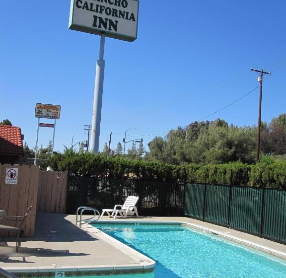 בית מלון כפרי Rancho California Inn Temecula