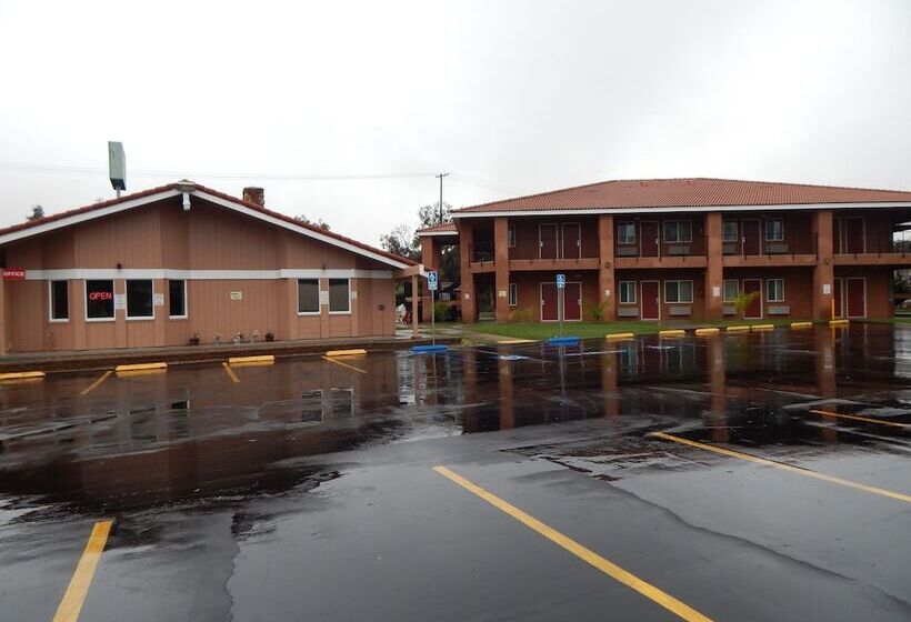 ホテル Rancho California Inn Temecula