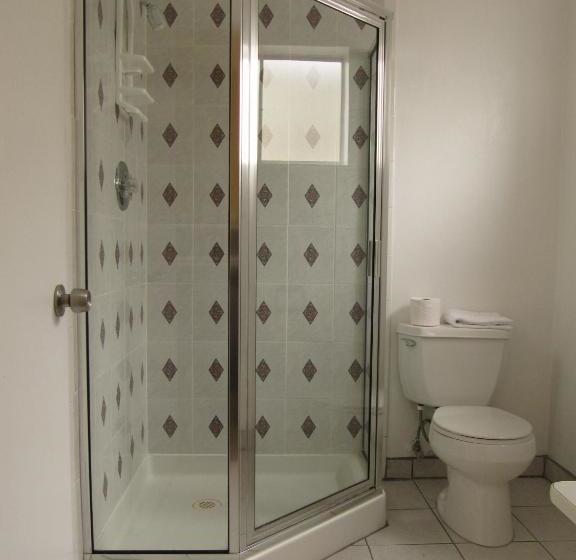 فندق Redwood Inn