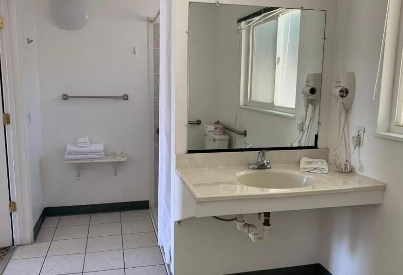 فندق Redwood Inn