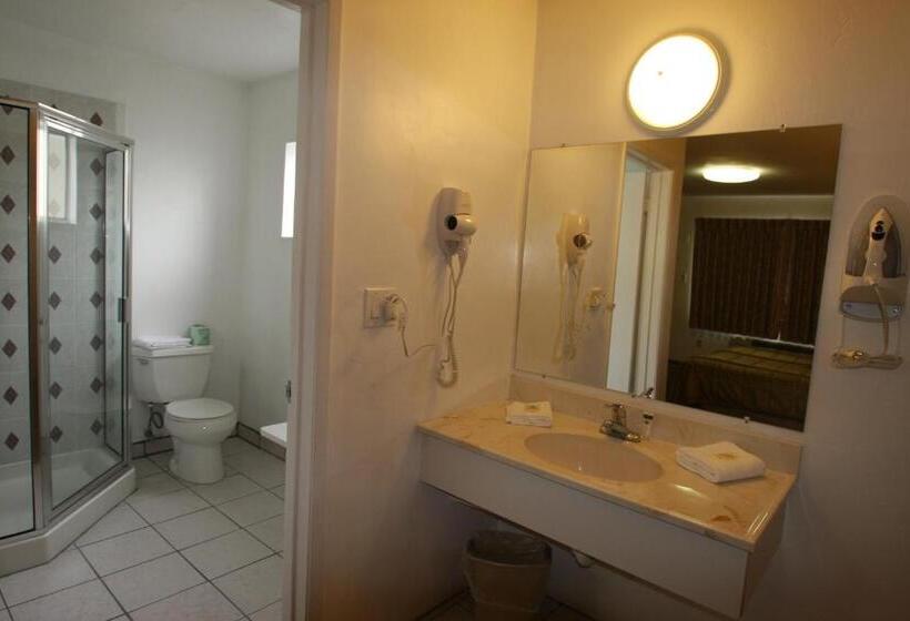 فندق Redwood Inn