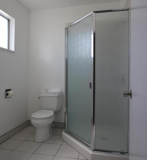 فندق Redwood Inn