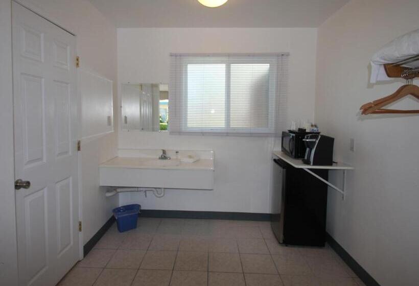 فندق Redwood Inn