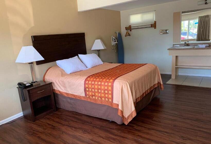 فندق Redwood Inn