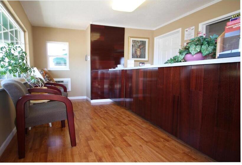 فندق Redwood Inn