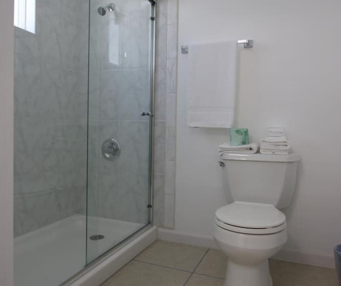 فندق Redwood Inn