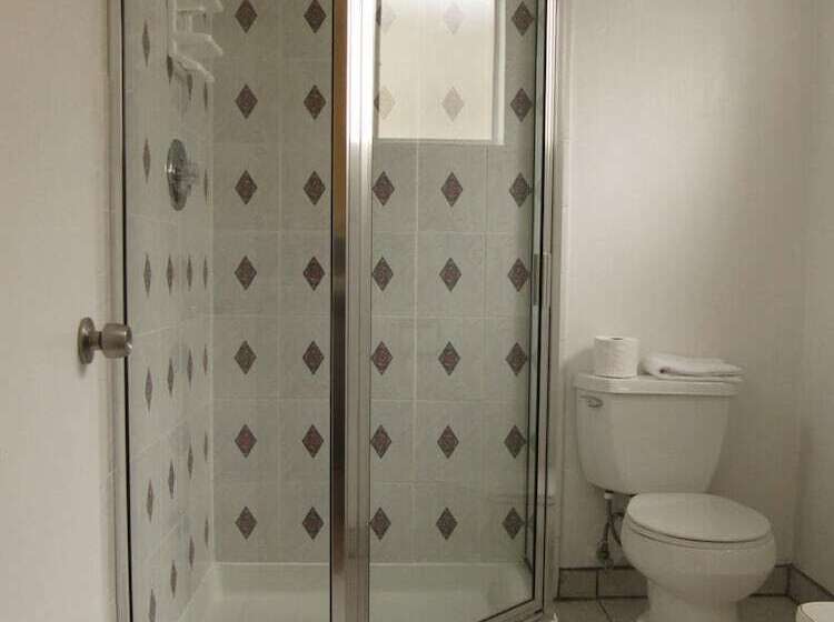 فندق Redwood Inn