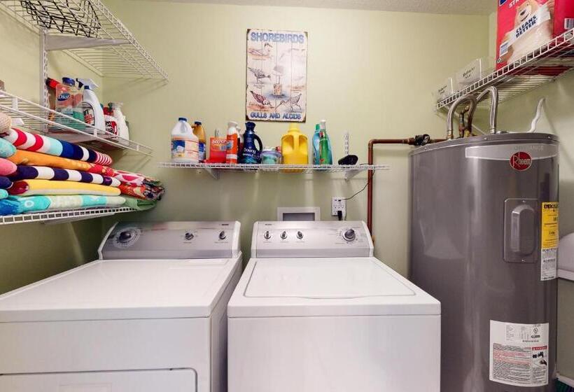 فندق Regency Isle 802