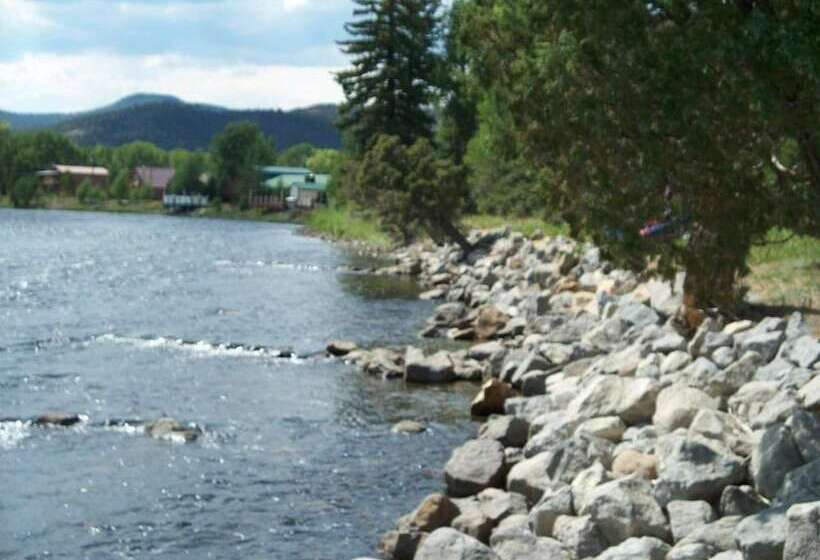 فندق Riverside Meadows Cabins