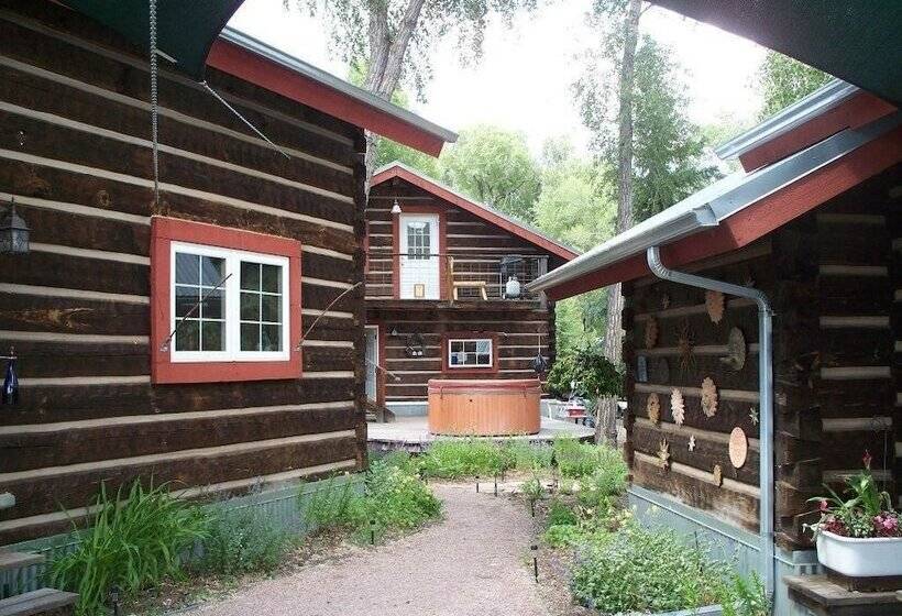 فندق Riverside Meadows Cabins