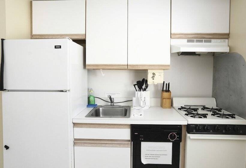 호텔 Riviera Resort & Suites