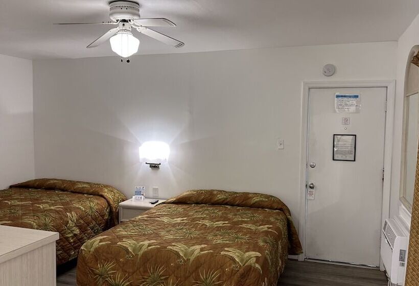 호텔 Riviera Resort & Suites