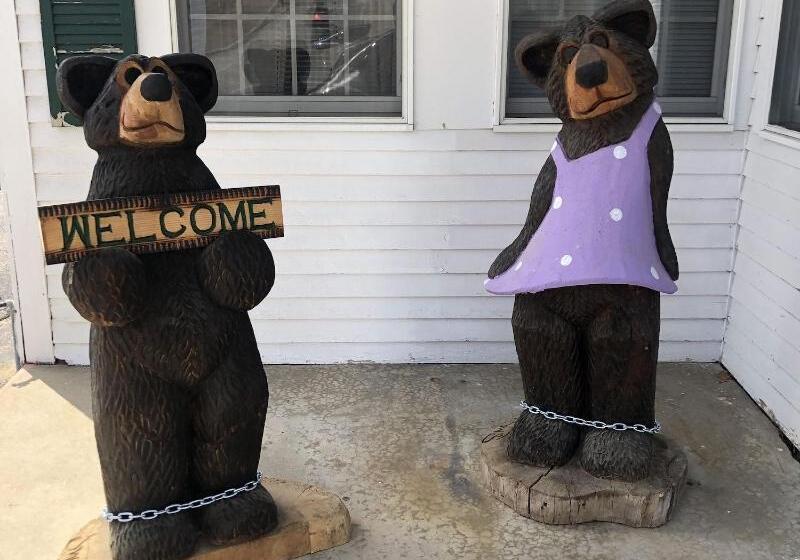 فندق School House Inn