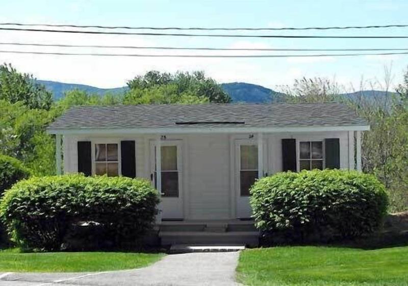 فندق School House Inn