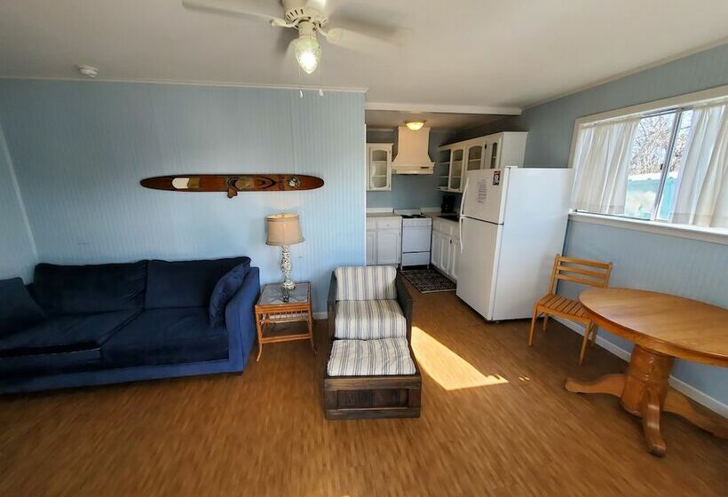 هتل Sea And Sands Cottages