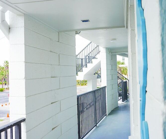 فندق Seahorse Oceanfront Inn