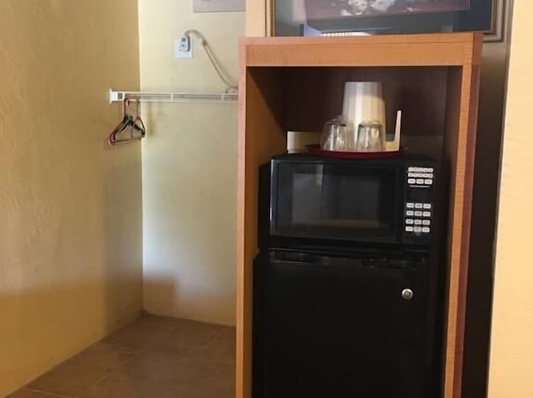 فندق Sky Ranch Inn