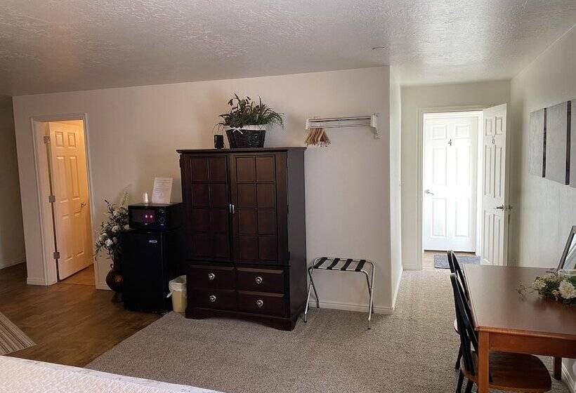 فندق Stone Hollow