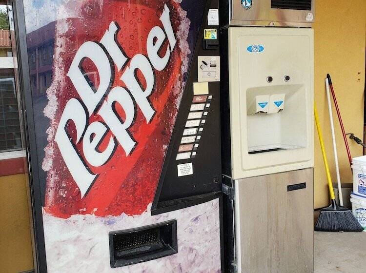 酒店 Taylor Village Inn And Suites