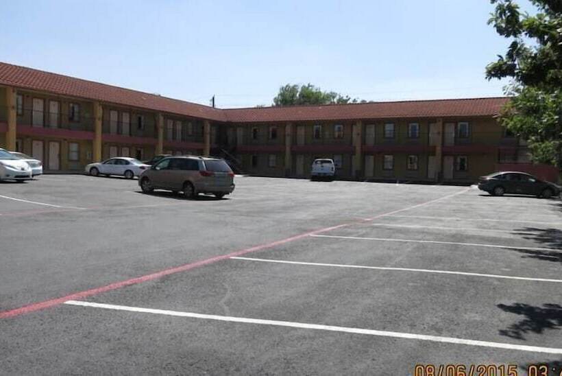 酒店 Taylor Village Inn And Suites