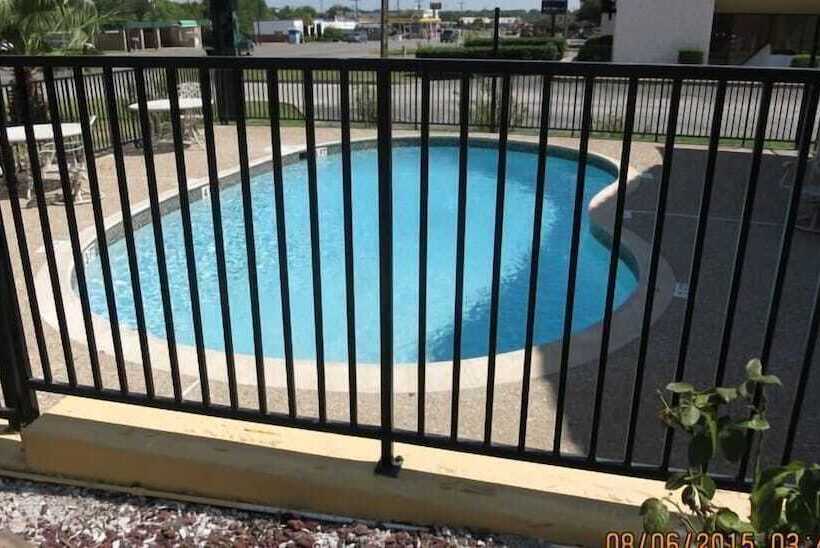 酒店 Taylor Village Inn And Suites