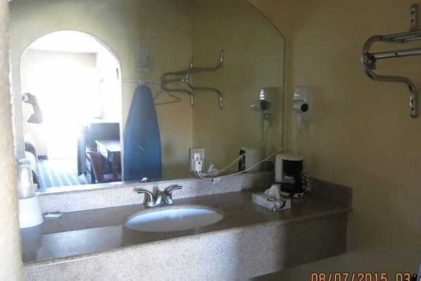 酒店 Taylor Village Inn And Suites