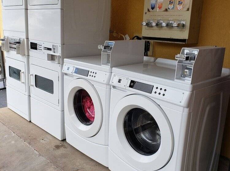 酒店 Taylor Village Inn And Suites